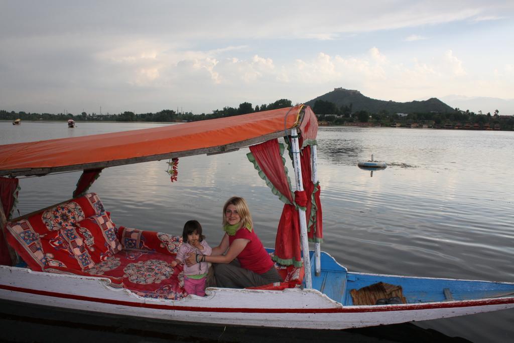 Akbar Group Of Heritage Houseboats Nagin Bagh Exterior photo