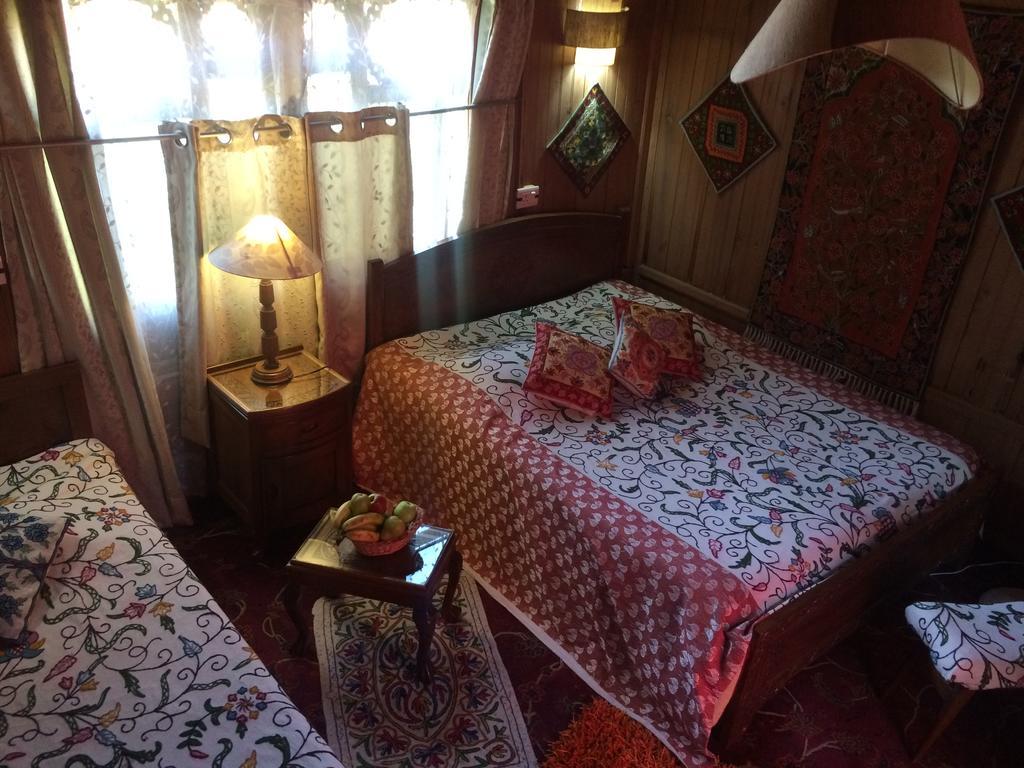 Akbar Group Of Heritage Houseboats Nagin Bagh Exterior photo